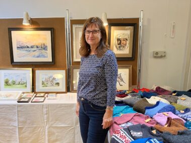 Weihnachtsmarkt im Napoleon- und Stadtmuseum, Erika Haberreiter, Bilder und gestrickte Pullover