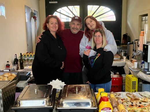 Weihnachtsmarkt im Napoleon- und Stadtmuseum, Michael Adler und sein Team, Imbiss und Getränke