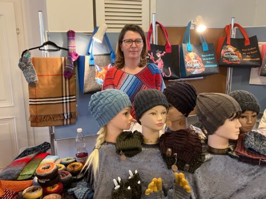 Weihnachtsmarkt im Napoleon- und Stadtmuseum, Brigitte Bräuer, Gestrickte Hauben und ähnliche Produkte