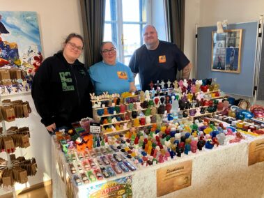 Ostermarkt im Napoleon- und Stadtmuseum, Marion, Michael Müller und Tochter - Produkte aus Epoxidharz