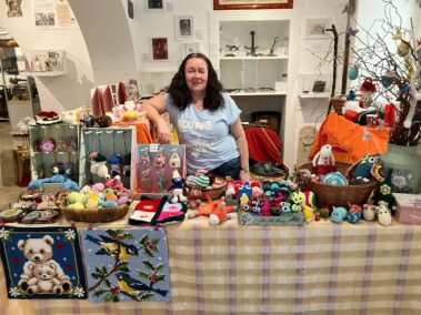 Ostermarkt im Napoleon- und Stadtmuseum, Gabi Brückner - Gehäkeltes und Stoffprodukte