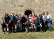 Offizielles Gruppenfoto. Exkursion nach Markgrafneusiedl – Besuch der Wehrkirche und der Krypta, © Christian Matula