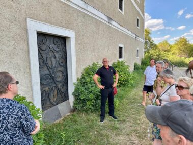 Historischer Schüttkasten in Essling. Fürhung mit Friedrich Richter. © Christian Matula