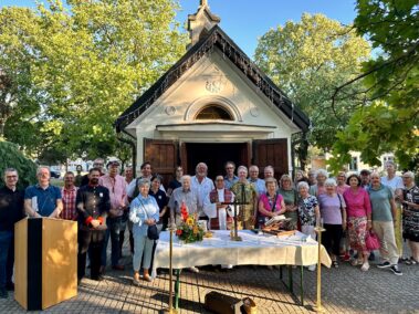 Gedenkmesse vor der Monumentalkapelle Deutsch-Wagram, Offizielles Gruppenfoto