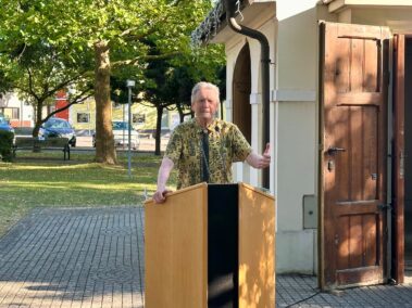 Gedenkmesse vor der Monumentalkapelle Deutsch-Wagram, Eröffnung der Wagramer Historientage mit Museumspräsident Friedrich Quirgst