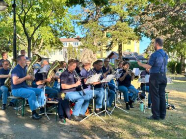 Gedenkmesse vor der Monumentalkapelle Deutsch-Wagram, Blasorchester der Musikschule