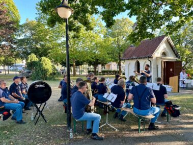 Gedenkmesse vor der Monumentalkapelle Deutsch-Wagram, Blasorchester der Musikschule