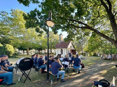 Gedenkmesse vor der Monumentalkapelle Deutsch-Wagram, Blasorchester der Musikschule