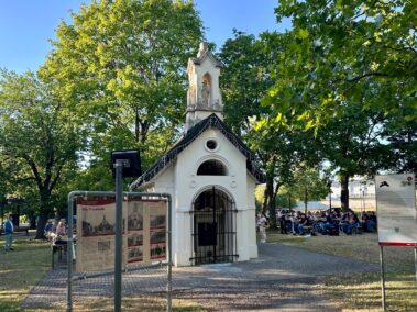 Gedenkmesse vor der Monumentalkapelle Deutsch-Wagram