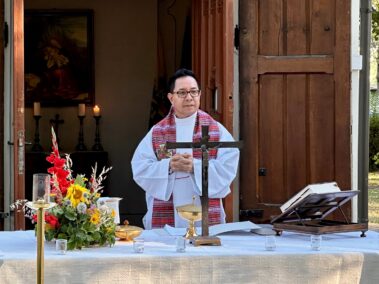 Gedenkmesse vor der Monumentalkapelle Deutsch-Wagram, Pfarrer Peter Paskalis