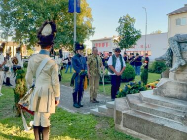 Wagramer Historientage 2026 – Feierliche Kranzniederlegung beim Denkmal der Schlacht bei Wagram
