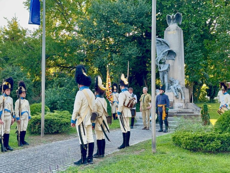 Wagramer Historientage 2026 – Feierliche Kranzniederlegung beim Denkmal der Schlacht bei Wagram