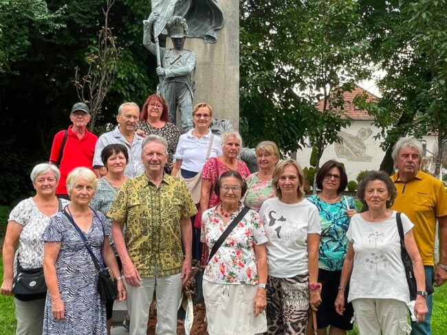 Gruppenfoto mit Museumspräsident Fritz Quirgst und den Naturfreunden, Ortsgruppe Deutsch-Wagram. Ganz rechts: Vorsitzender Herbert Pfaffstätter: © Christa Pfaffstätter