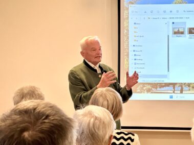 Herbert Nowohradsky, Landtagsabgeordneter a. D. und ehemaliger Präsident des Niederösterreichischen Landtages, präsentierte seinen Film „Gänserndorf – Ein Bezirk von oben“
