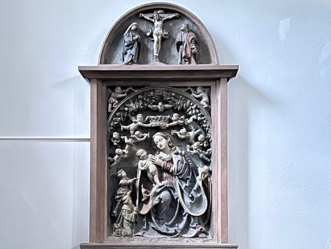 In der Pfarrkirche Deutsch-Wagram - Sandsteinrelief des linken Seitenaltars aus dem Jahr 1514. Geschichts- und Stadtführung mit Fritz Quirgst am 11.09.2026, © Christian Matula
