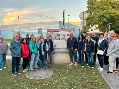 Vor der Skulptur "Johannes der Täufer" von Bildhauer Josef Heu. Geschichts- und Stadtführung mit Fritz Qurigst am 9. Oktober 2026, © Christian Matula