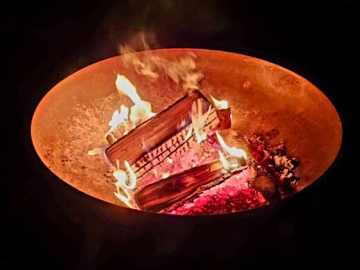 Lagerfeuer im Museumsgarten. Lange Nacht der Museen in Deutsch-Wagram, 2026. © Helmut Schneider
