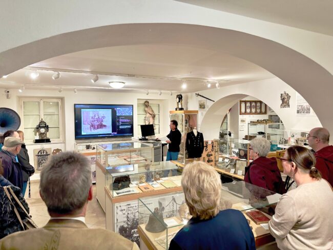 Präsentation im Stadtmuseum mit Ing. Manfred Groß. Lange Nacht der Museen in Deutsch-Wagram, 2026. © Christian Matula